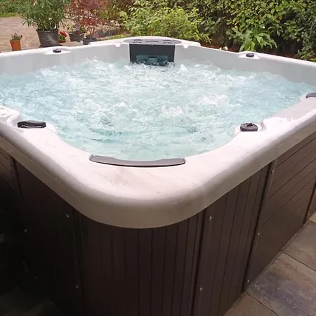 Jane's Garden Apartman *