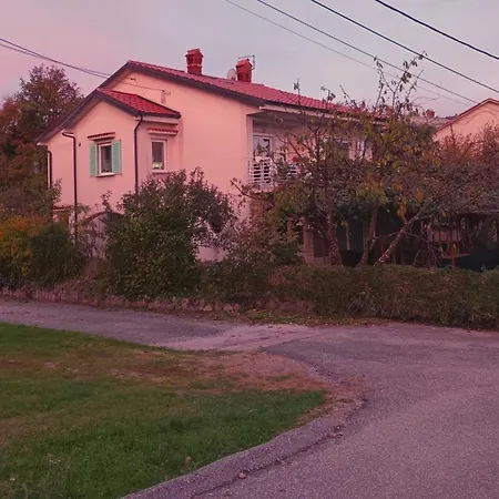 Jane's Garden Apartman *