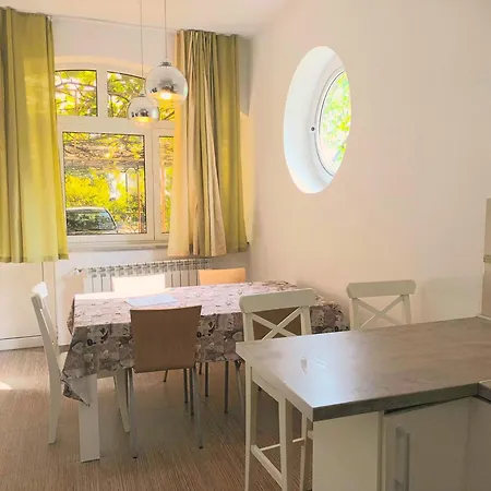 Jane's Garden Apartman *